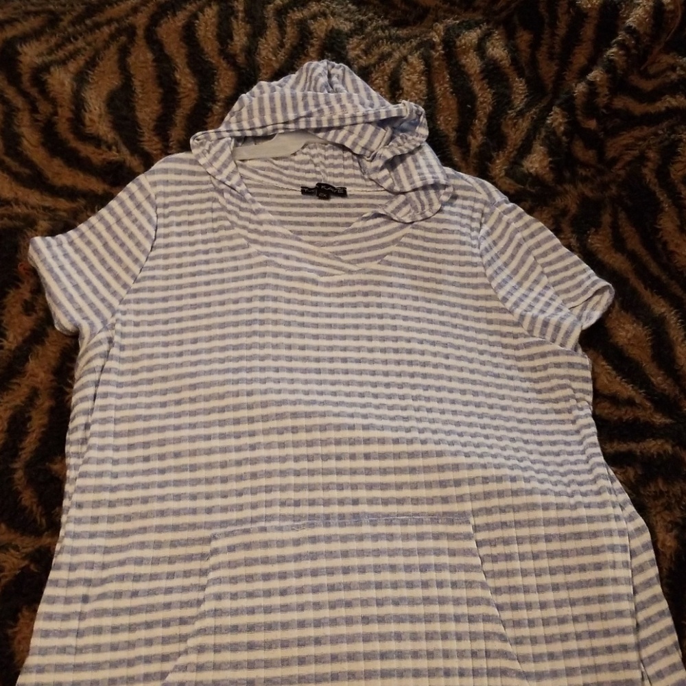 Blue and white short sleeve hoodie